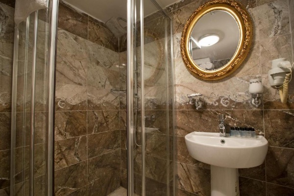 Hotel Queens Land image 41