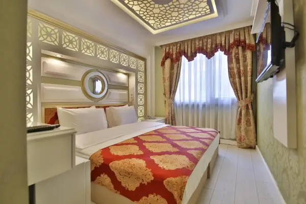 Hotel Queens Land 9